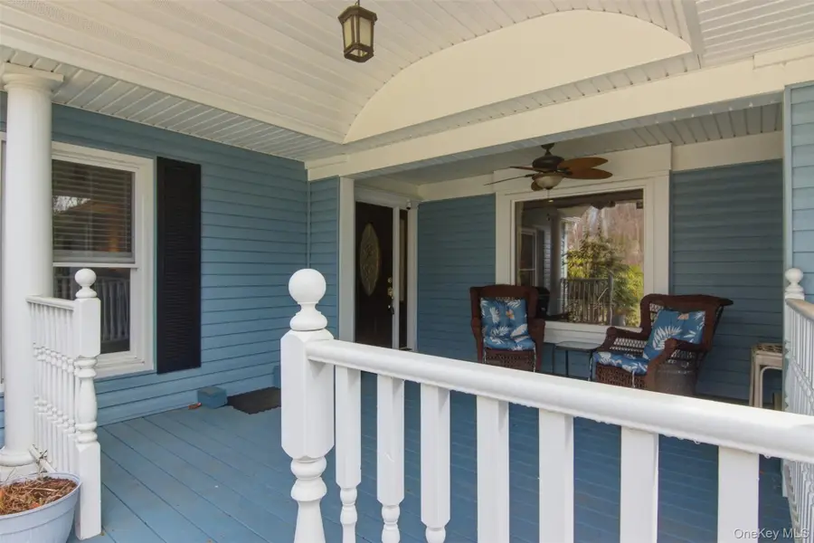 7 E. Gate Lane, Setauket, NY 11733 - #3