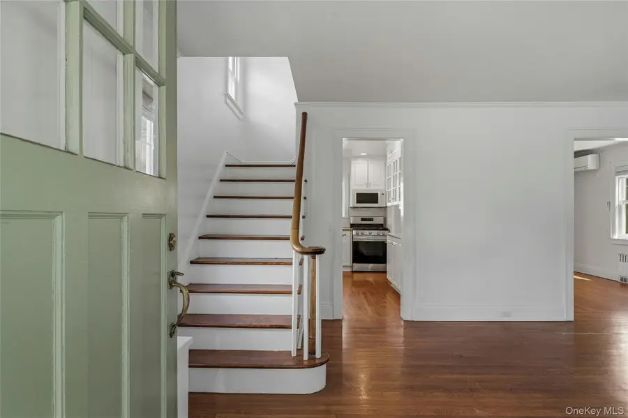 151 Hillcrest Avenue, Manhasset, NY 11030 - #3