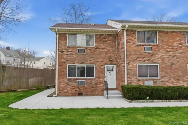 105 Prime Avenue #G, Huntington, NY 11743