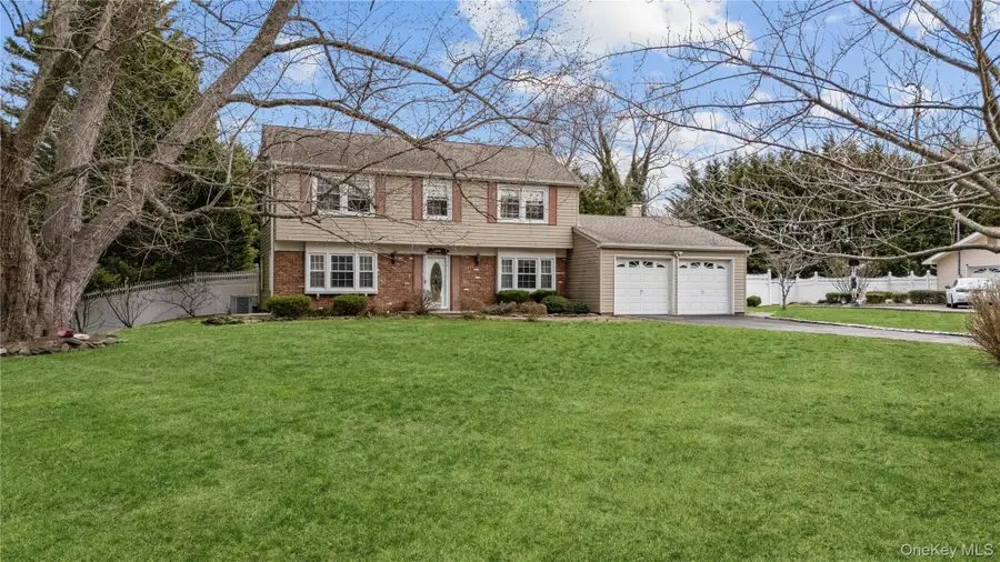 3 Split Rail Lane, East Setauket, NY 11733 - #3