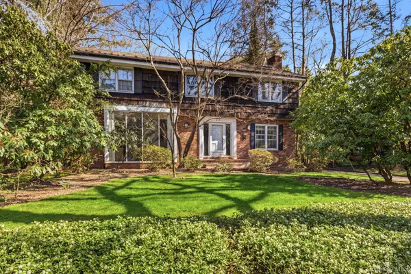 216 Clent Road, Great Neck, NY 11021