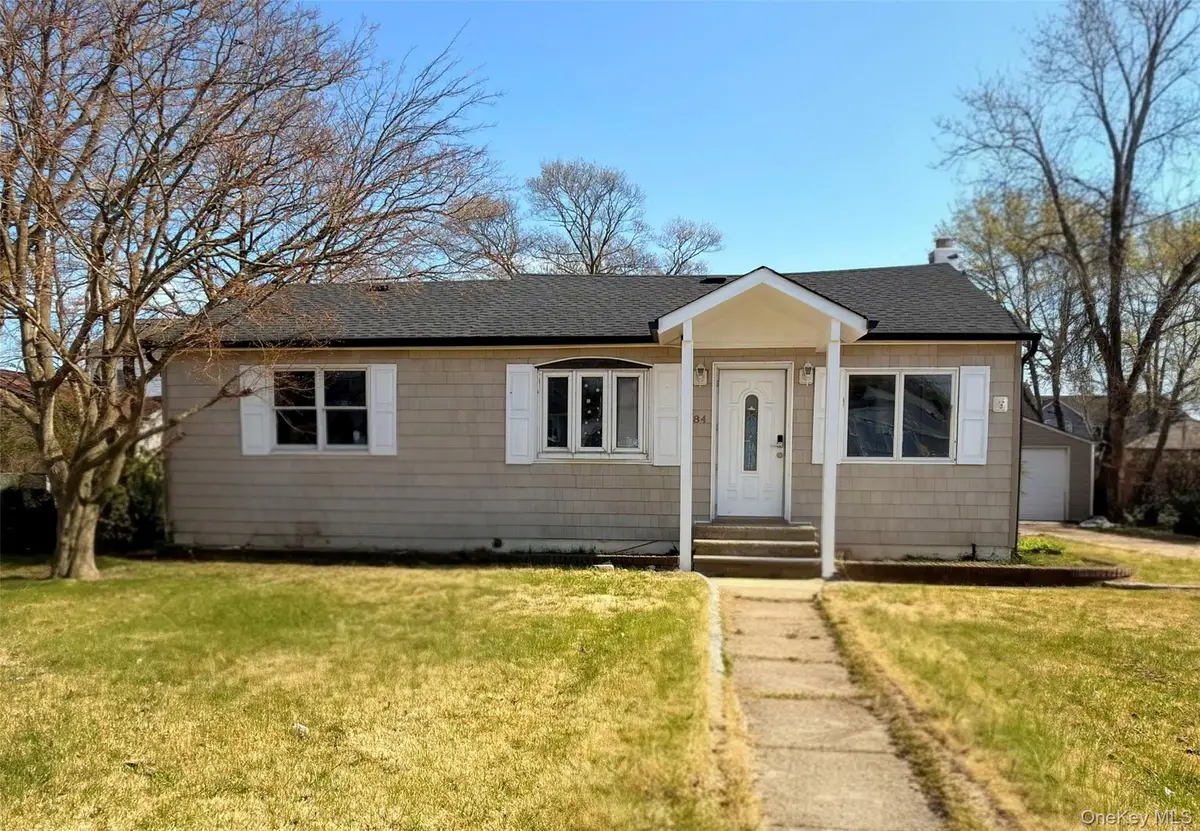 284 15th Street, West Babylon, NY 11704 - #1