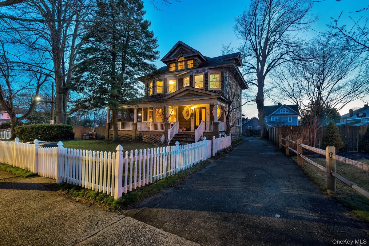 320 S Bayview Avenue, Freeport, NY 11520 - #1