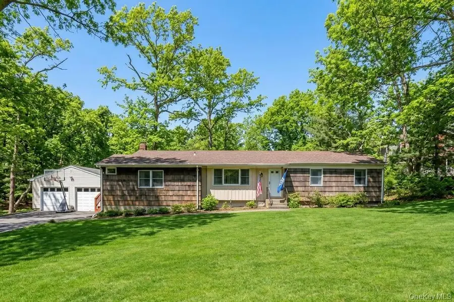 34 Giant Oak Road, Ridge, NY 11961 - #2