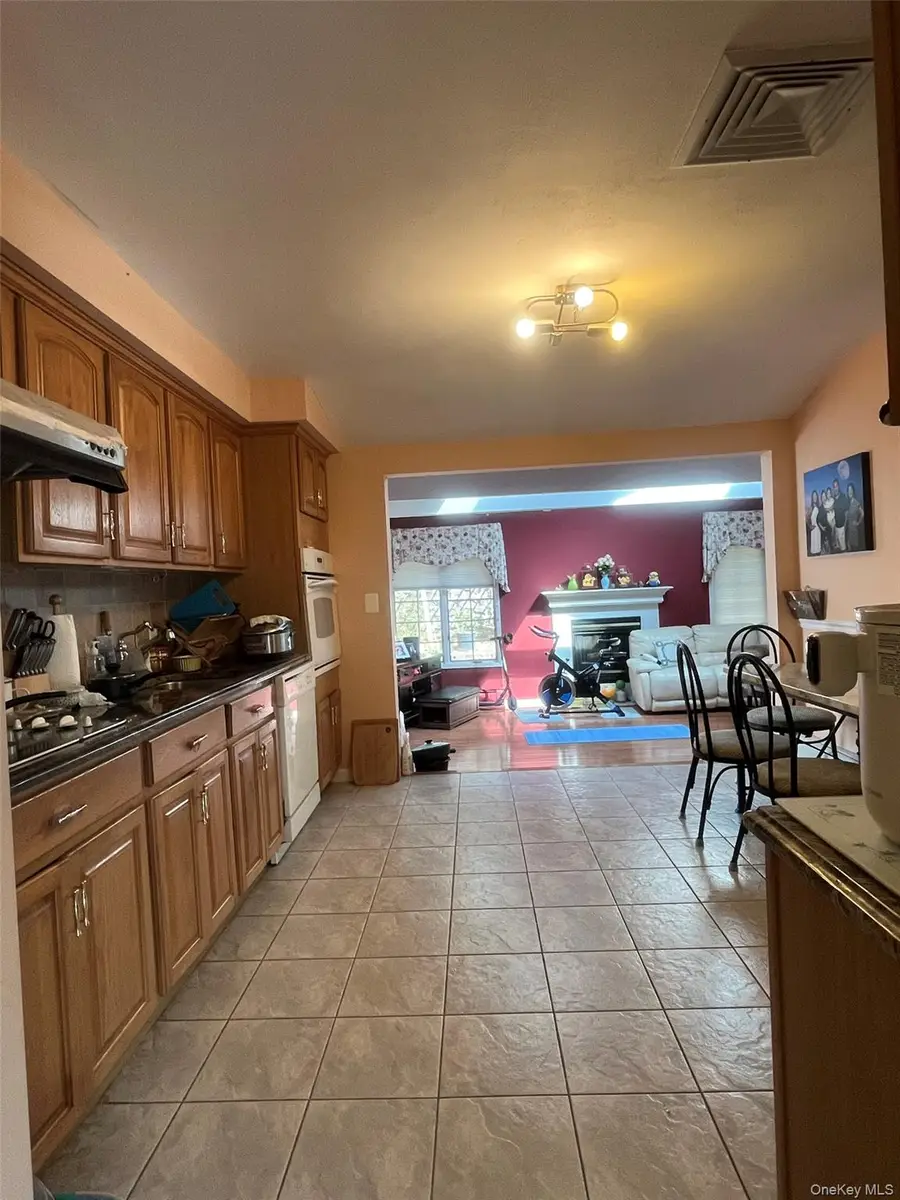 64 Todd Court, Huntington Station, NY 11746 - #3