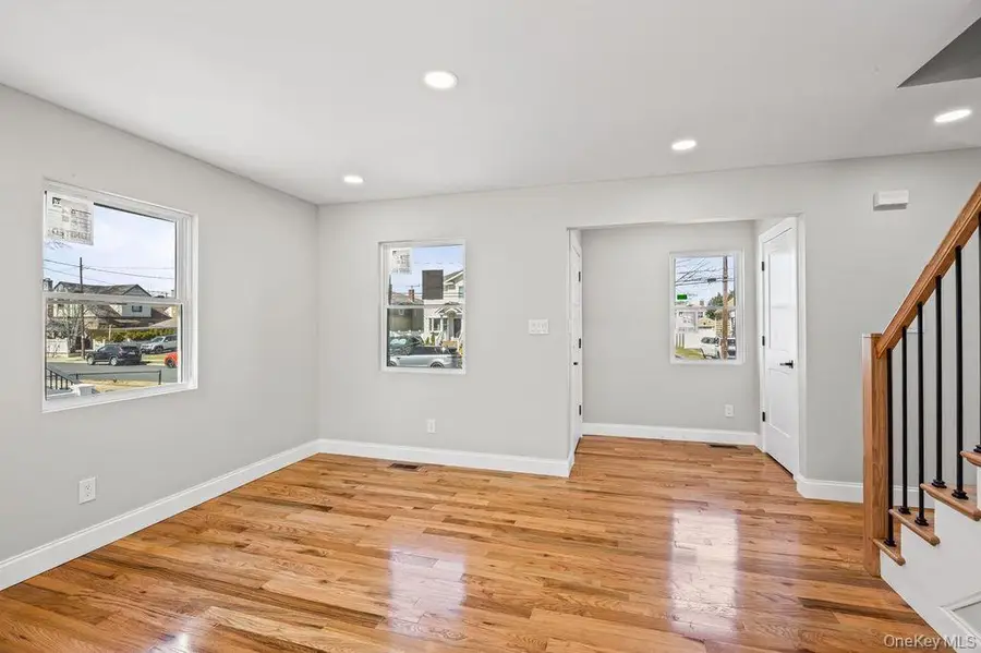 19 Rugby Road, Merrick, NY 11566 - #3