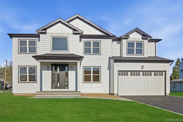 16 Otsego Place, Jericho, NY 11753