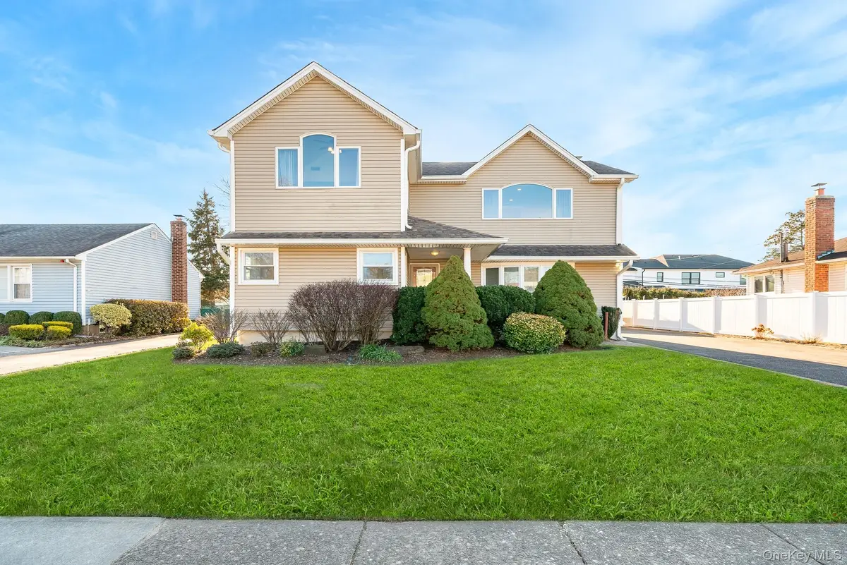 15 Chadwick Road, Syosset, NY 11791 - #1