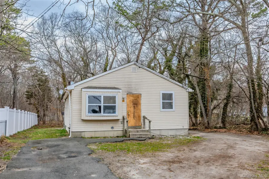 85 Norfleet Lane, Coram, NY 11727 - #3