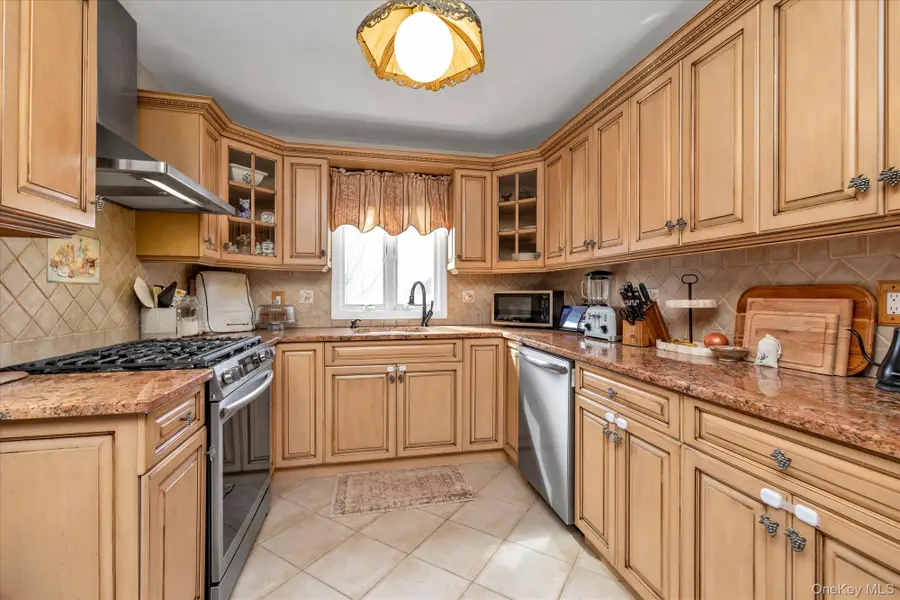 124 Stella Court, Lynbrook, NY 11563 - #2