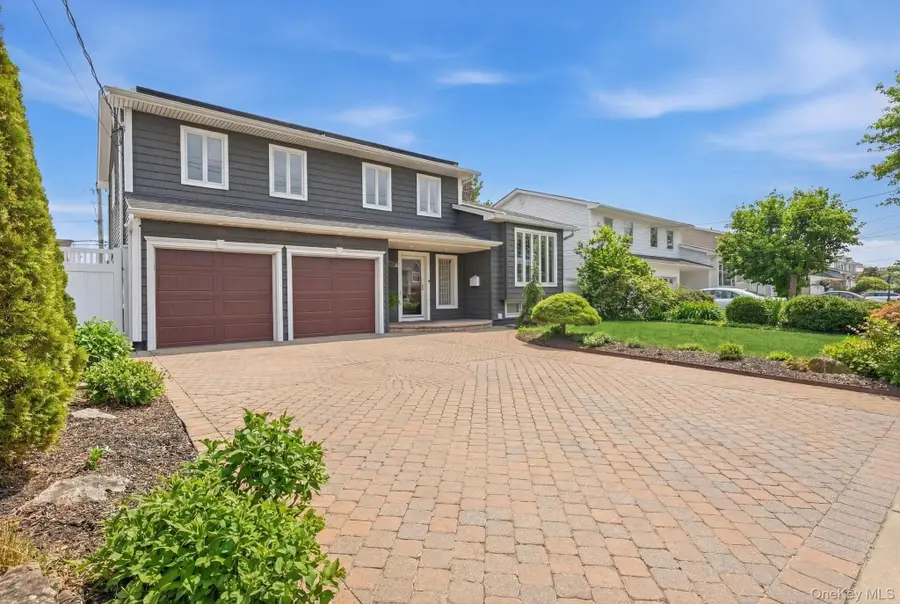 2635 S Seamans Neck Road, Seaford, NY 11783 - #2