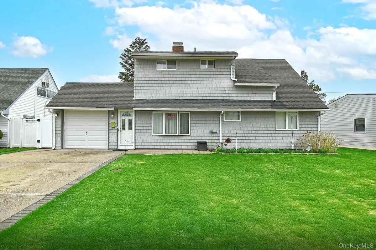 24 Cloister Lane, Hicksville, NY 11801 - #1