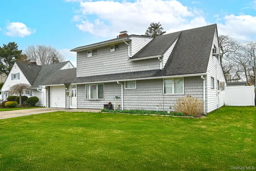 24 Cloister Lane, Hicksville, NY 11801 - #2