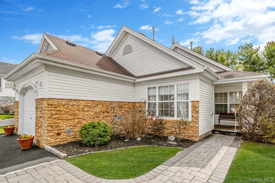 4 Alexandra Drive, Middle Island, NY 11953 - #2