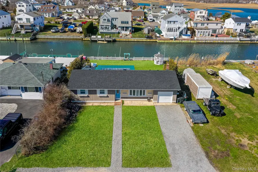 31 Roneck Court, Shirley, NY 11967 - #2