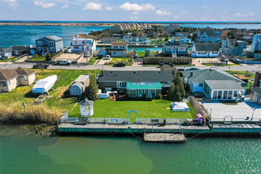 31 Roneck Court, Shirley, NY 11967 - #3