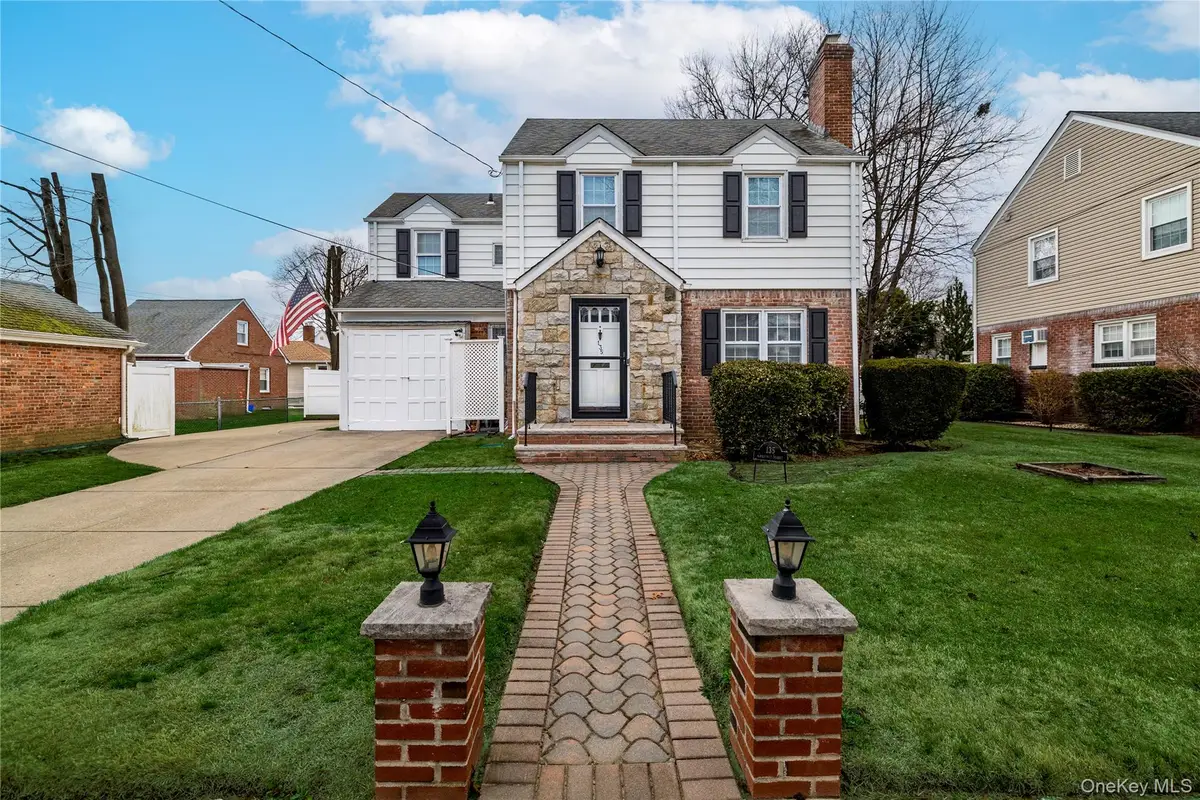 135 Chestnut Street, Lynbrook, NY 11563 - #1