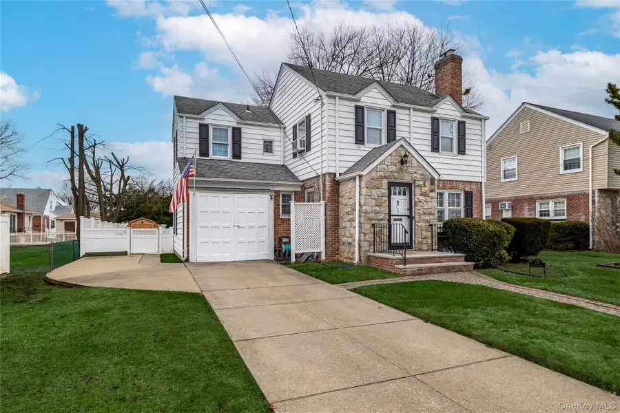 135 Chestnut Street, Lynbrook, NY 11563 - #2