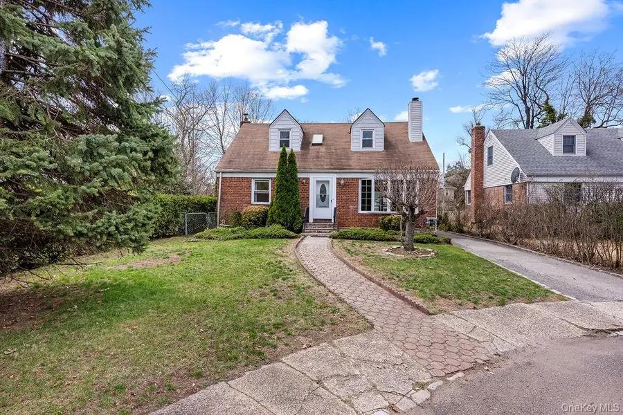 8 Grady Court, Great Neck, NY 11023 - #3