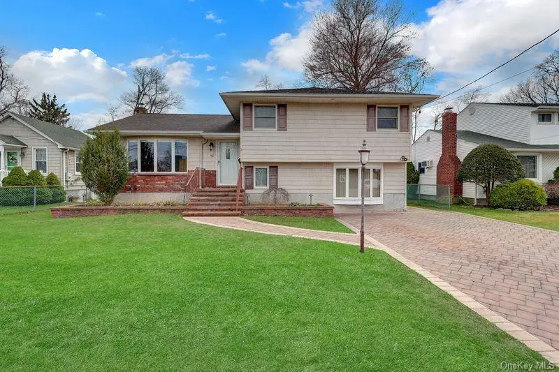 50 Independence Avenue, Babylon, NY 11702 - #2