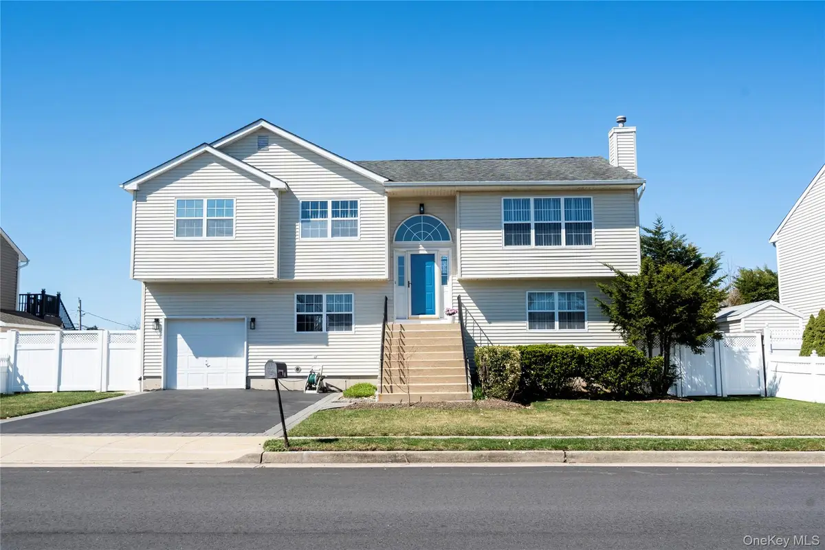 17 Clifton Street, Farmingdale, NY 11735 - #1