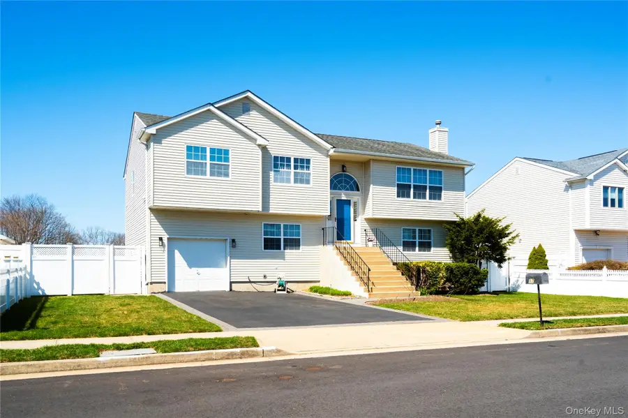 17 Clifton Street, Farmingdale, NY 11735 - #2