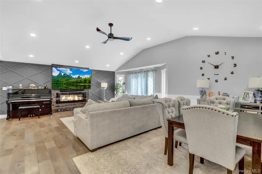 14 Chatham Place, Dix Hills, NY 11746 - #3