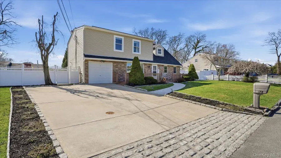 178 Geery Avenue, Holbrook, NY 11741 - #2