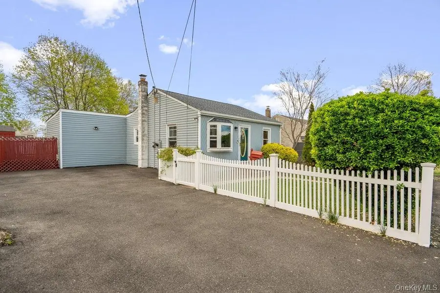 80 Cherubina Lane, North Babylon, NY 11703 - #3