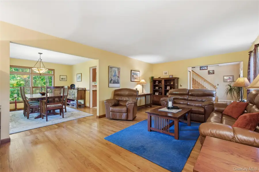 23 Abbey Lane, Setauket, NY 11733 - #3