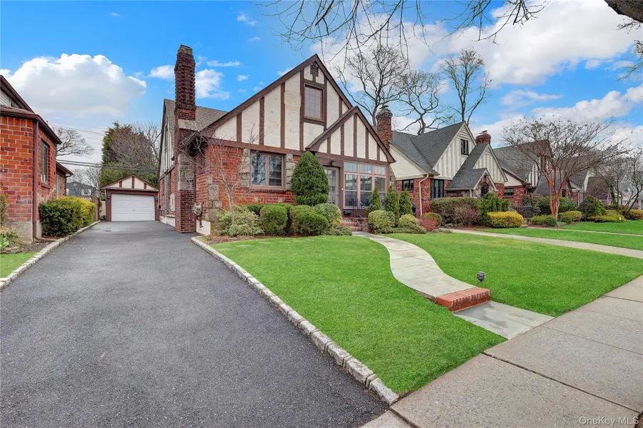 37 Fountain Avenue, Rockville Centre, NY 11570 - #3