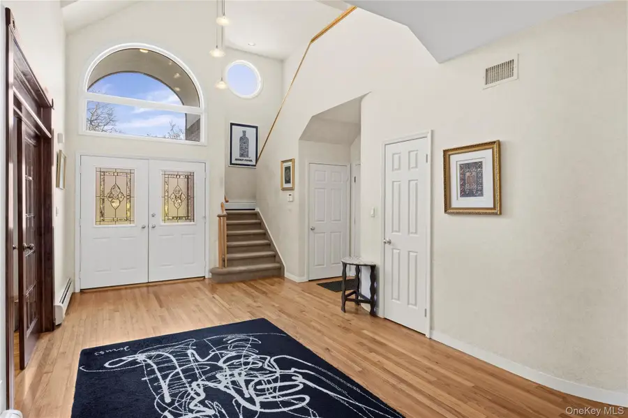 23 Mary Court, Melville, NY 11747 - #3