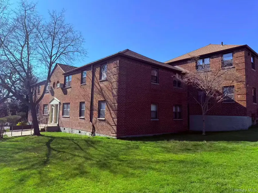 246-15 57 Dr #Upper, Douglaston, NY 11362 - #2