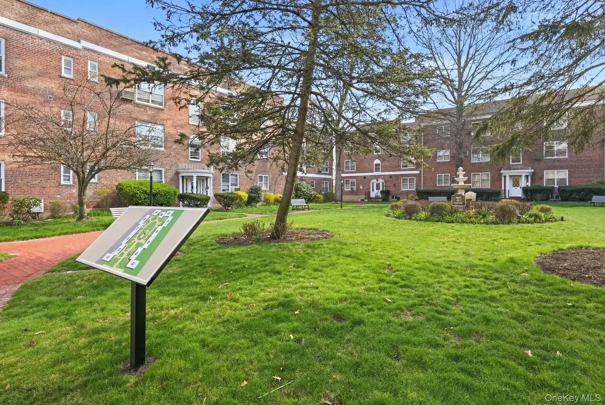 221 Middle Neck #F6, Great Neck, NY 11021 - #1