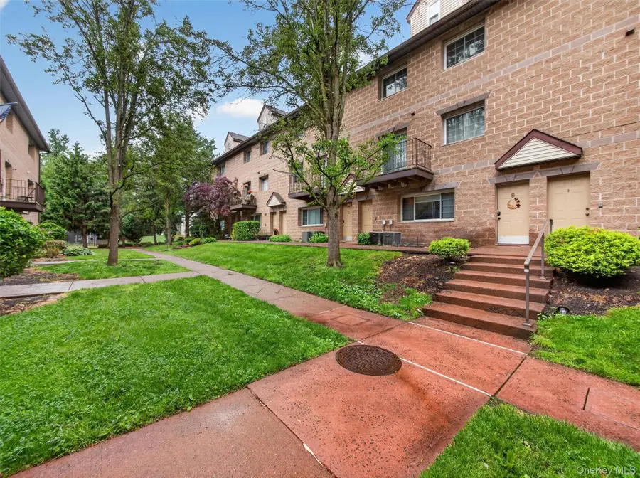 8 Klint Court, Nanuet, NY 10954 - #3
