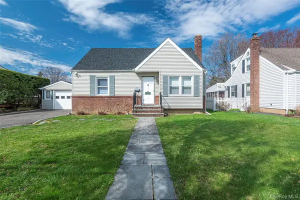 61 Dosoris Lane, Glen Cove, NY 11542