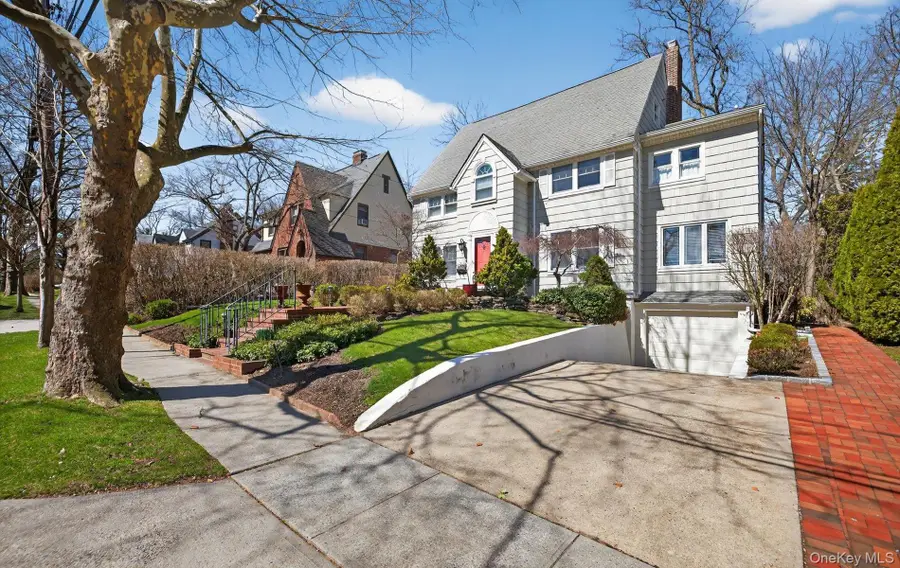 7 Grace Court N, Great Neck, NY 11021 - #2