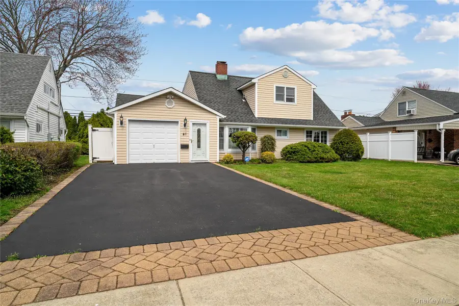 41 Winter Lane, Hicksville, NY 11801 - #2