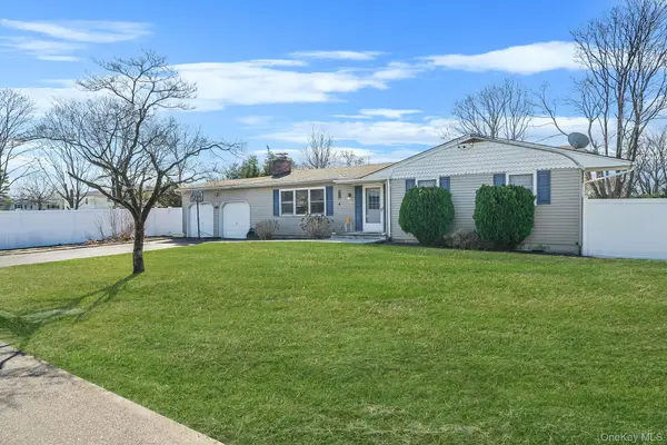 28 Shirley Street, Bohemia, NY 11716