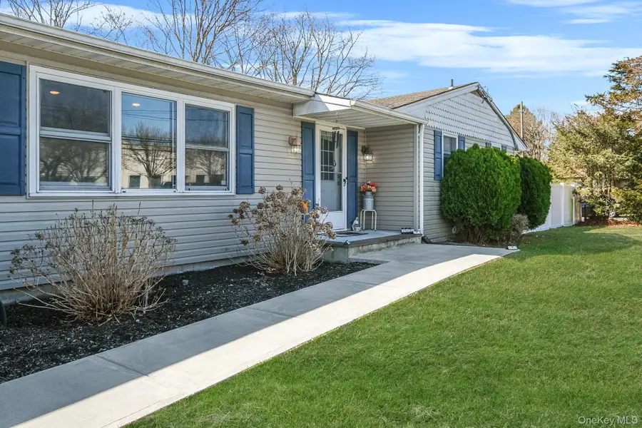 28 Shirley Street, Bohemia, NY 11716 - #3