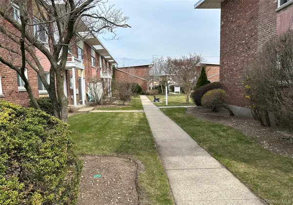 273 Newbridge Road #D2, Levittown, NY 11756