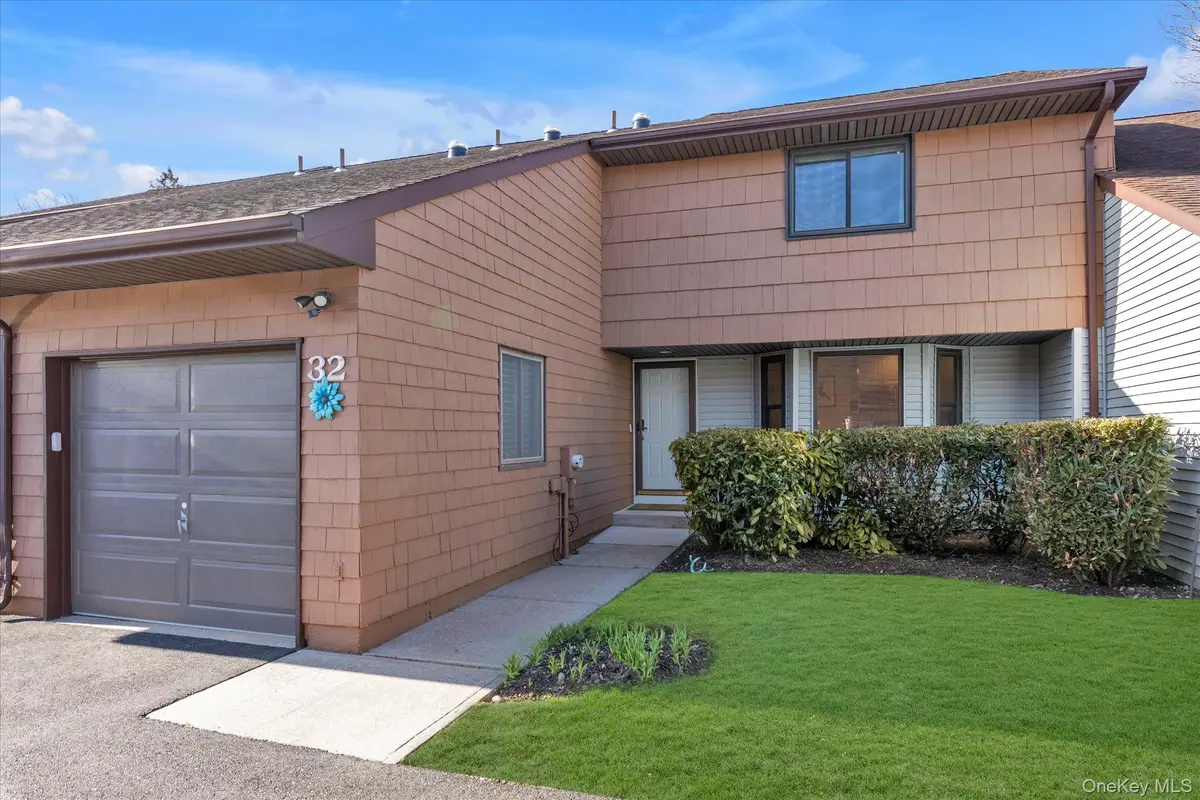 32 Ashley Circle, Commack, NY 11725 - #1