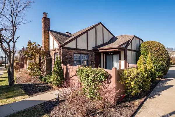 47 Greenmeadow Court, Deer Park, NY 11729