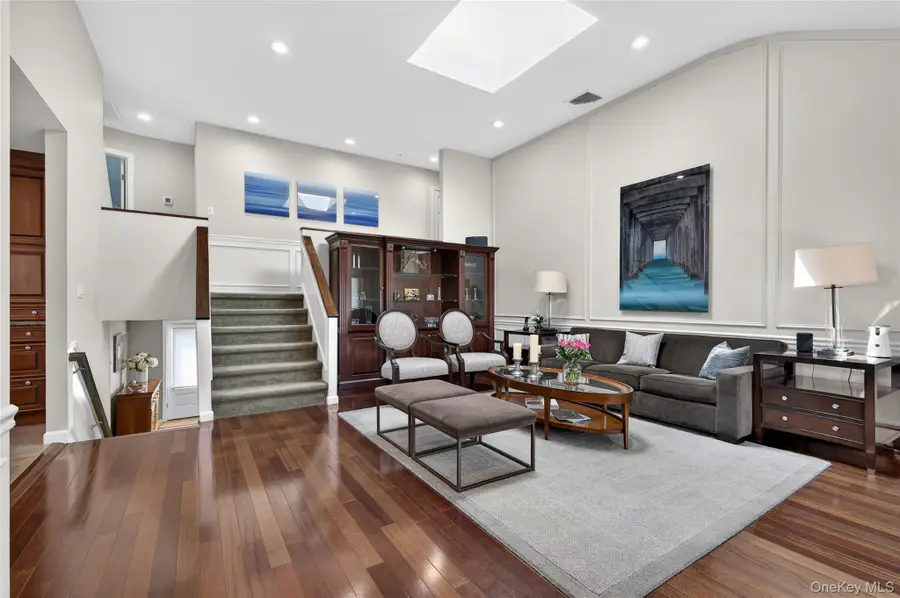 9 Saint Lawrence Place, Jericho, NY 11753 - #2