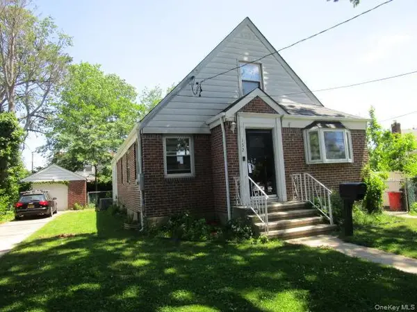 132 Wardwell Road, Mineola, NY 11501