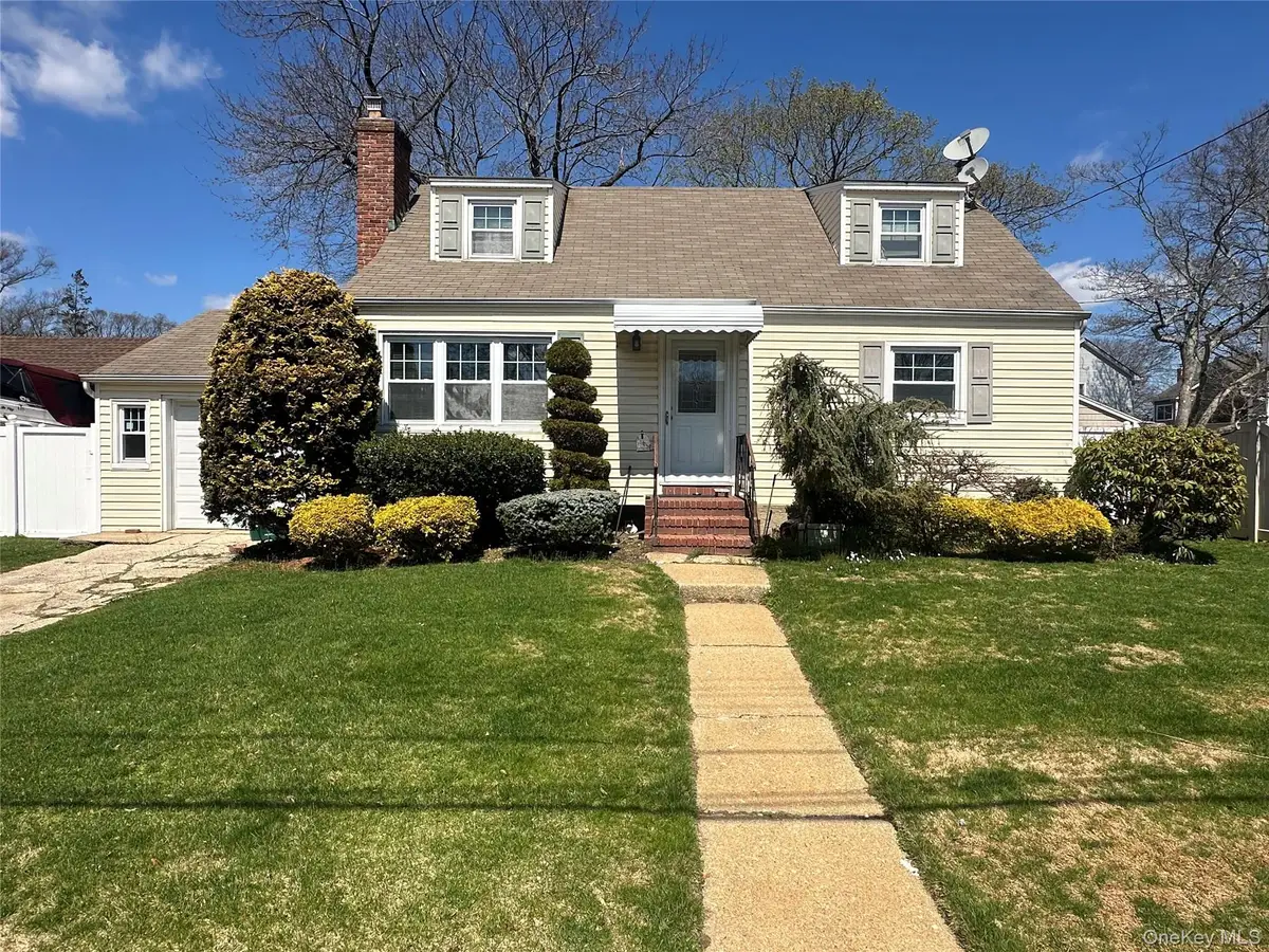 8 Garden Place, Merrick, NY 11566 - #1