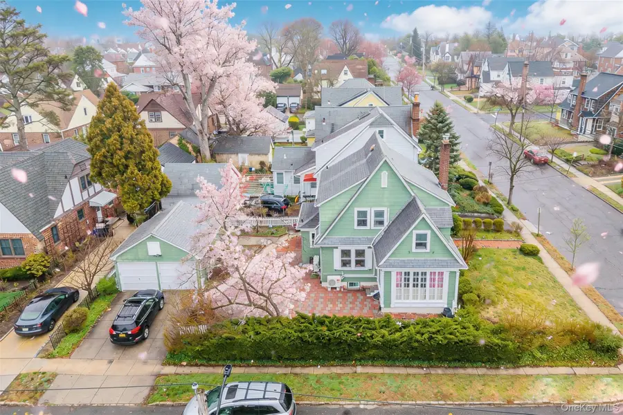 11 Baker Hill Road, Great Neck, NY 11023 - #3