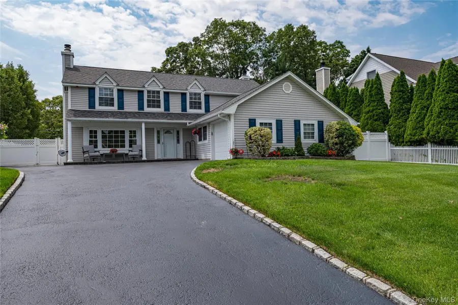 16 Sussex Lane, Lake Grove, NY 11755 - #3