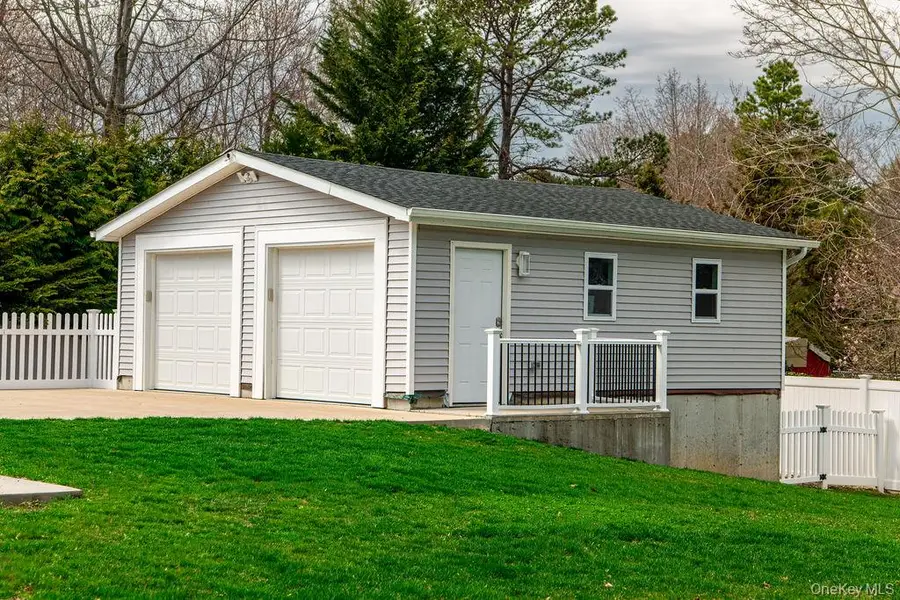 11 Akron Place, Shoreham, NY 11786 - #3