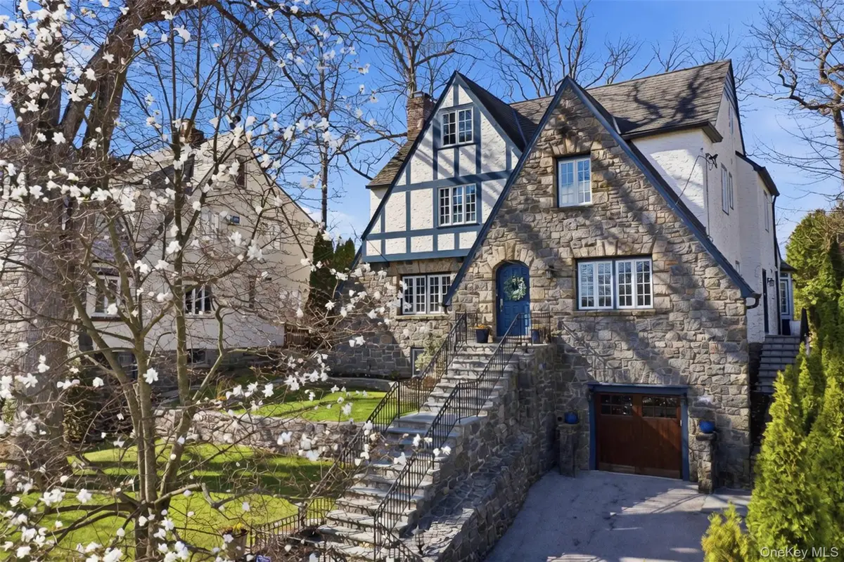 42 Mulberry Lane, New Rochelle, NY 10804 - #1